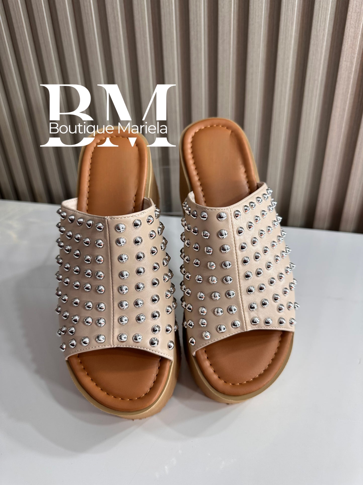 Sandalias Plataforma Tachas Beige
