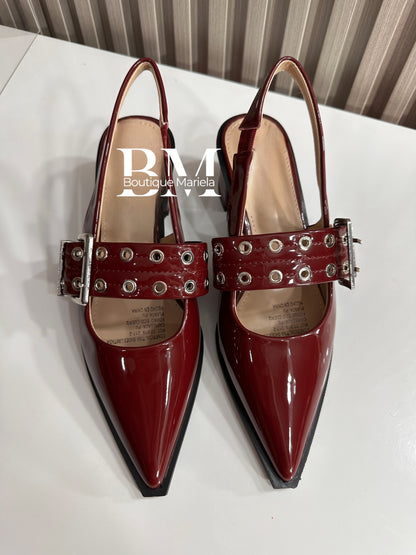 Zapatos punta burdeo