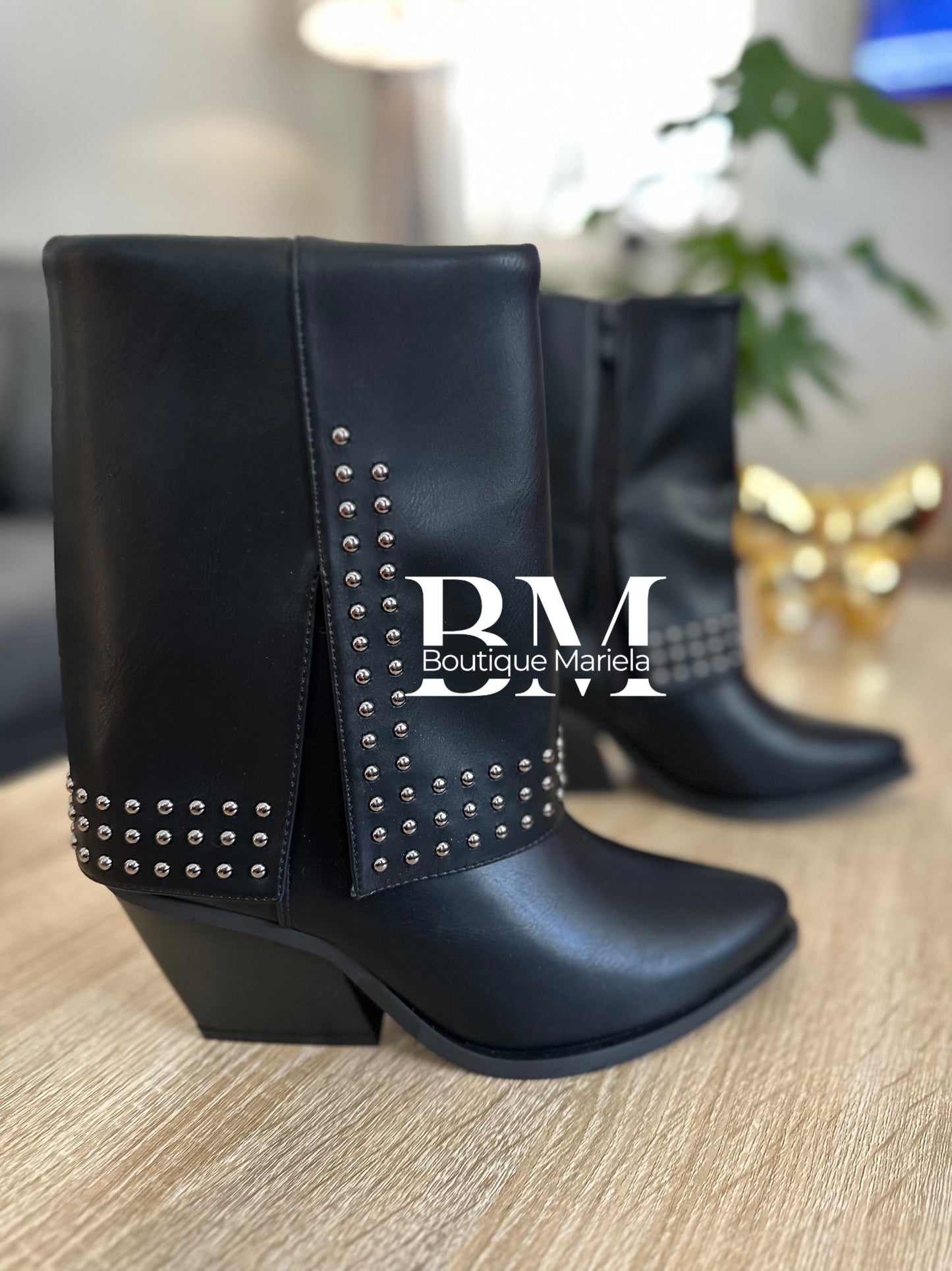 Botas Tachas Negro Eco cuero