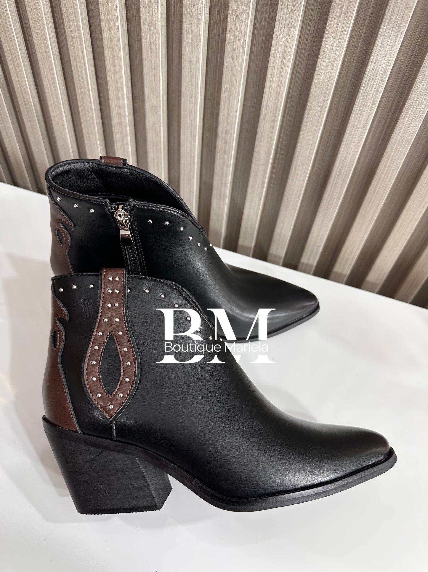 Camperos Negros Tachas