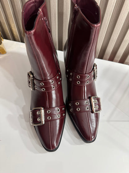 Botín burdeo hebilla