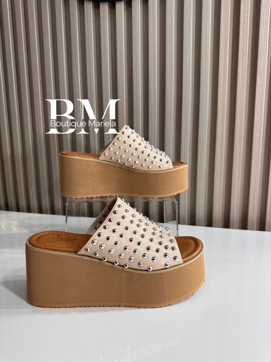 Sandalias Plataforma Tachas Beige