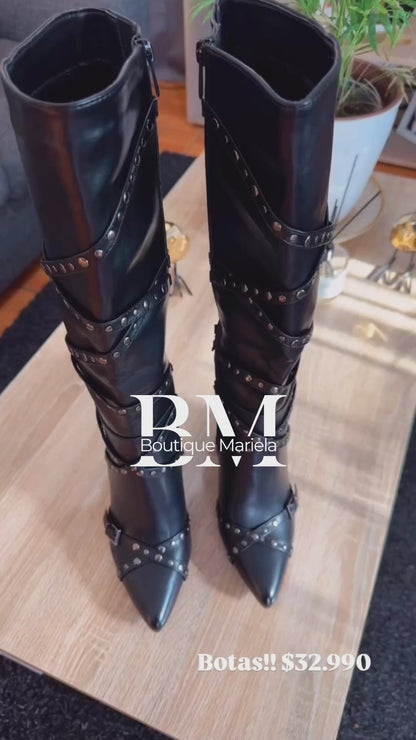 Botas Negras Correa y Tachas